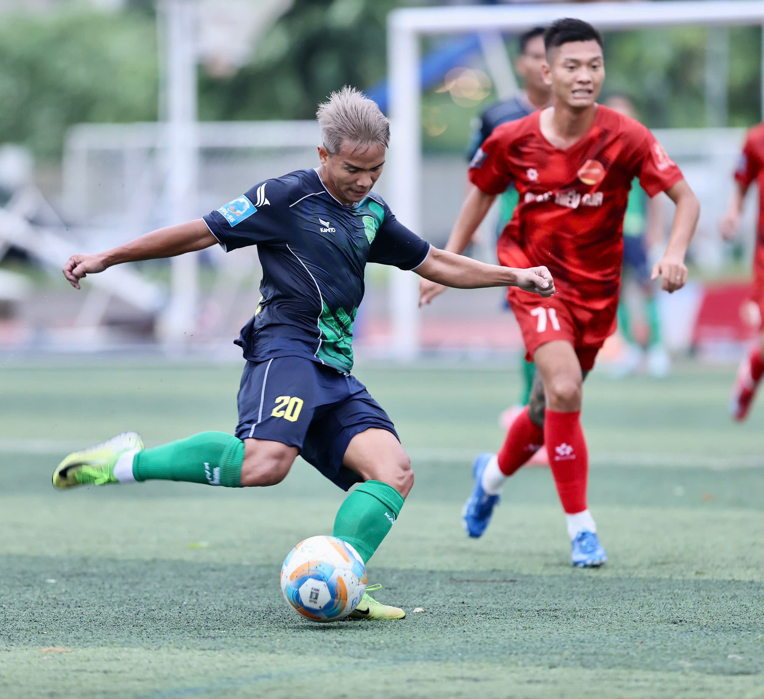 Hiếu Hoa Quahaco và 36 Hoàng Nông Thảo Vy dắt tay nhau vào tứ kết sau trận hòa 4 bàn thắng