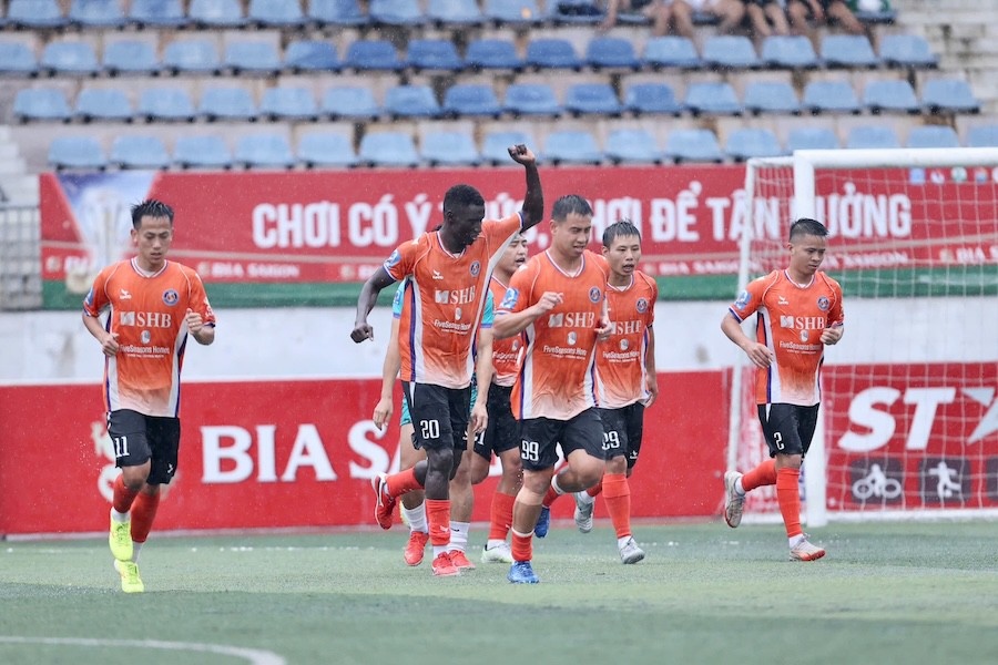 SHB giành vé đi tiếp, Á quân SPL-S7 gặp khó 