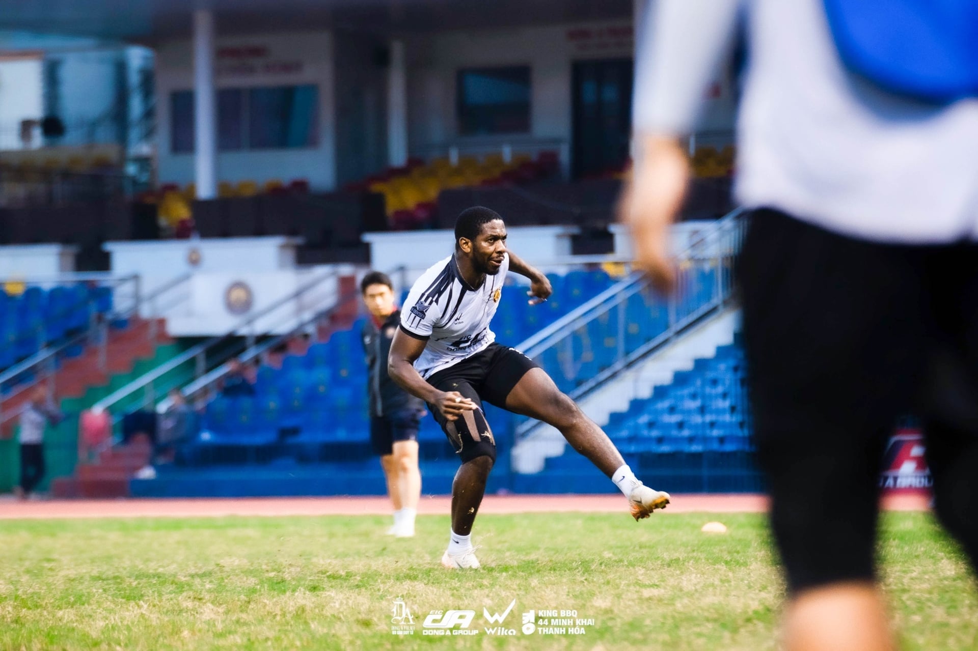 Tin chiều 25/11: Hà Nội FC tái hợp “sát thủ” Rimario Gordon?