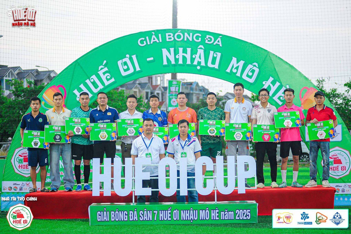 Hải gầy, Quang Quốc dự giải bóng đá phủi đông nhất xứ Huế 