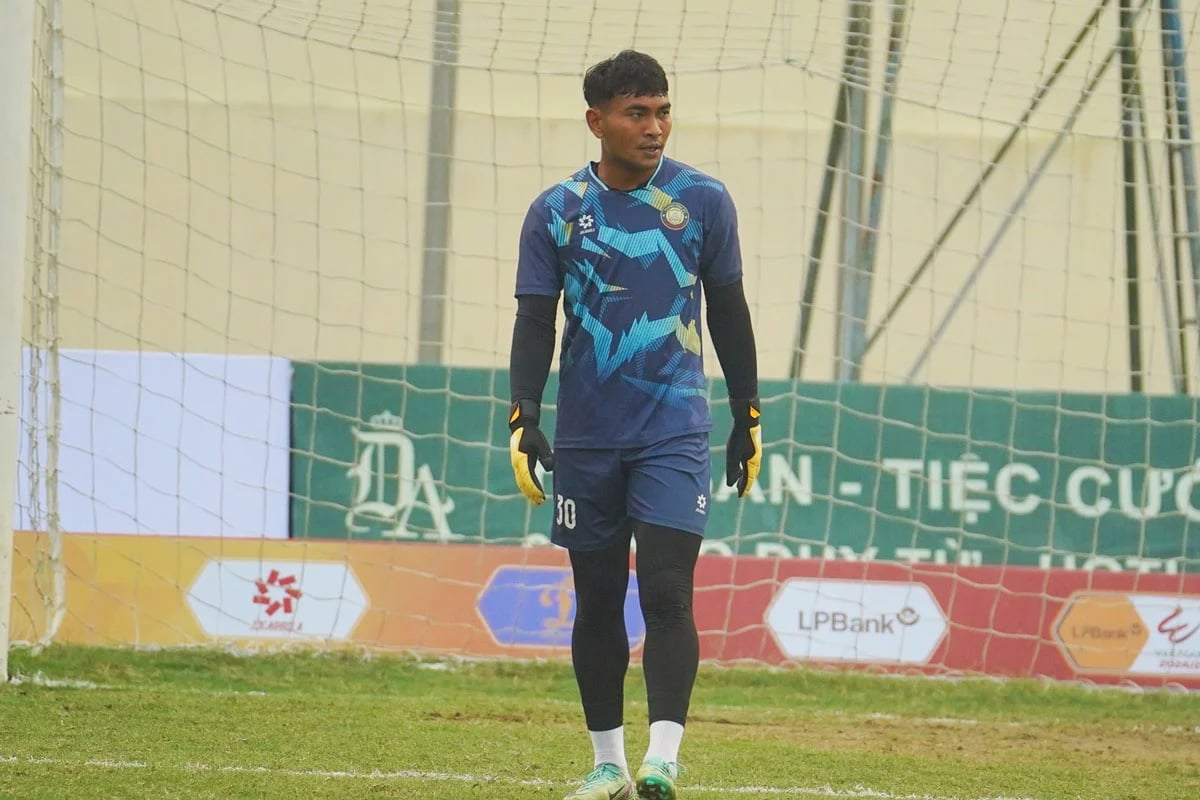 Tin tối (27/12): Thủ môn người Ê Đê cao 1m82 chia tay Đông Á Thanh Hoá, gia nhập SHB Đà Nẵng?