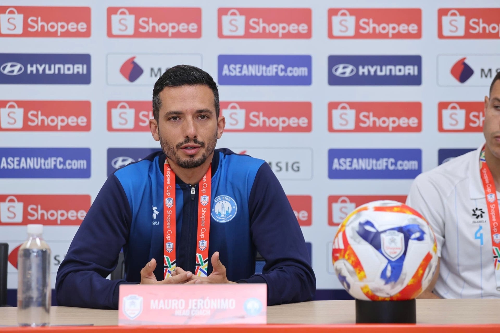 HLV Mauro Jeronimo nói gì khi Thép xanh Nam Định chuẩn bị đấu Johor Darul Ta’zim?